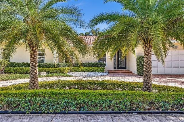Modern Kosher Villa, Secluded Backyard Oasis