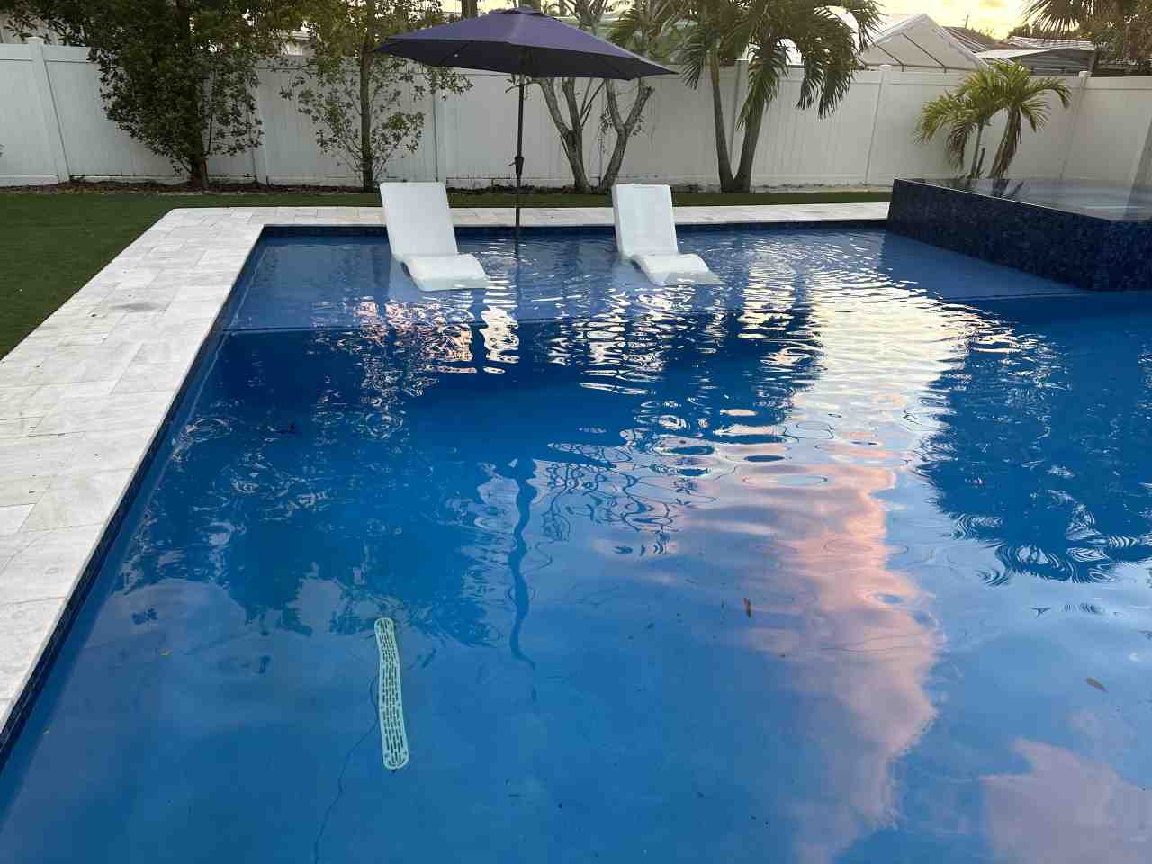 5Bedroom Home w Heated Pool & Walk to Shuls