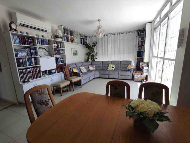 Huge balcony penthouse in Jerusalem !