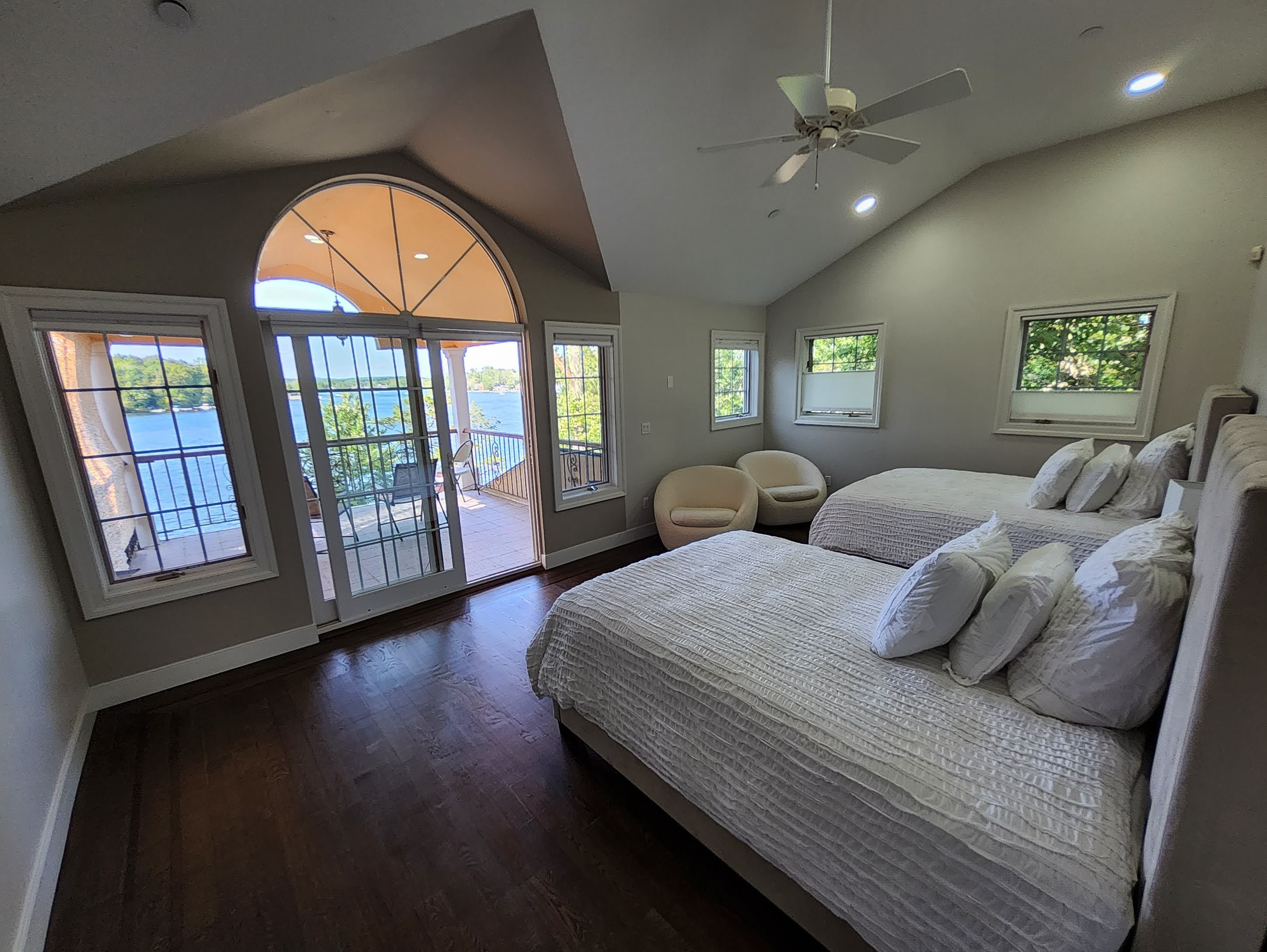 Ador Lago Mansion