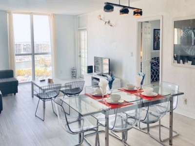 Beautiful 2 Bedroom apt in Hollywood