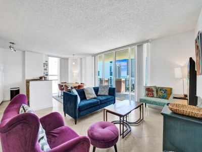 3 bedrooms 2 baths Across Beach Sunny Isles