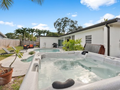 Villa 4 bedr 2 bath_ Private Pool