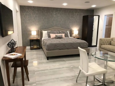 Private Suite in Hollywood