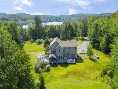 Peaceful Paradise: Dream Home in Woodridge