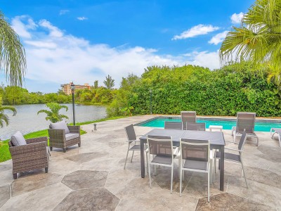 5 bedrooms Lakefront Villa NMB
