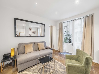 Ground-Floor Apartment with Courtyard View