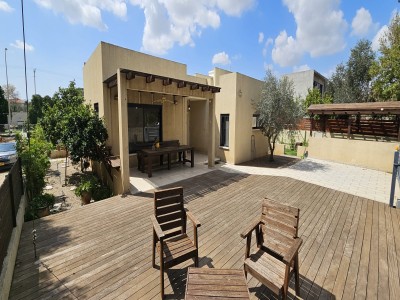 Strictly Kosher in Pardes Hanna-Karkur