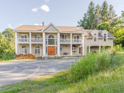 Maplewood Manor: 8BR, Hot Tub, Gym, Fire Pit