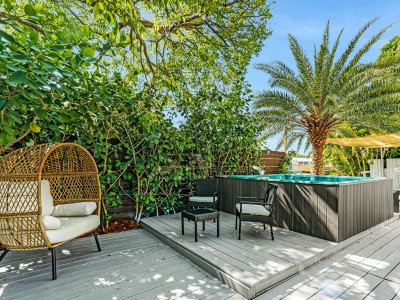 Gorgeous Waterfront Villa w BBQ, Hot Tub, and Deck