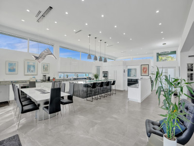 Hollywood Villa with Pool & Basketball Court
