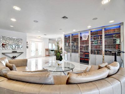 LUXURY EMERALD HILLS VILLA