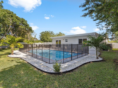 Villa Luxe: 4 BR Family Home w/ Heated Pool