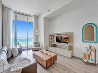 luxury oceanfront unit in Lyfe(Hyde) resort