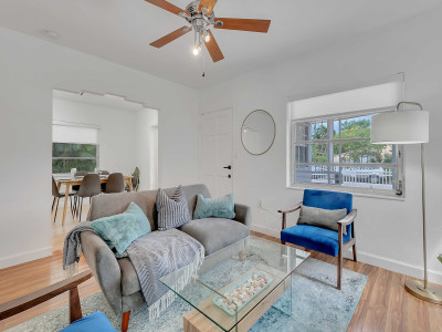 Gated 3Bd 2Bth Design Dist. 10-min to beach