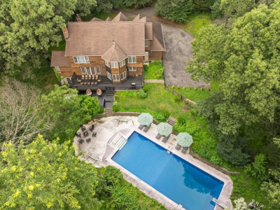 Elegant 9-Bedroom Villa – Hot Tub, Pool