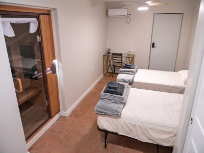 Pesach room at Yiddishe Farmhouse Retreat